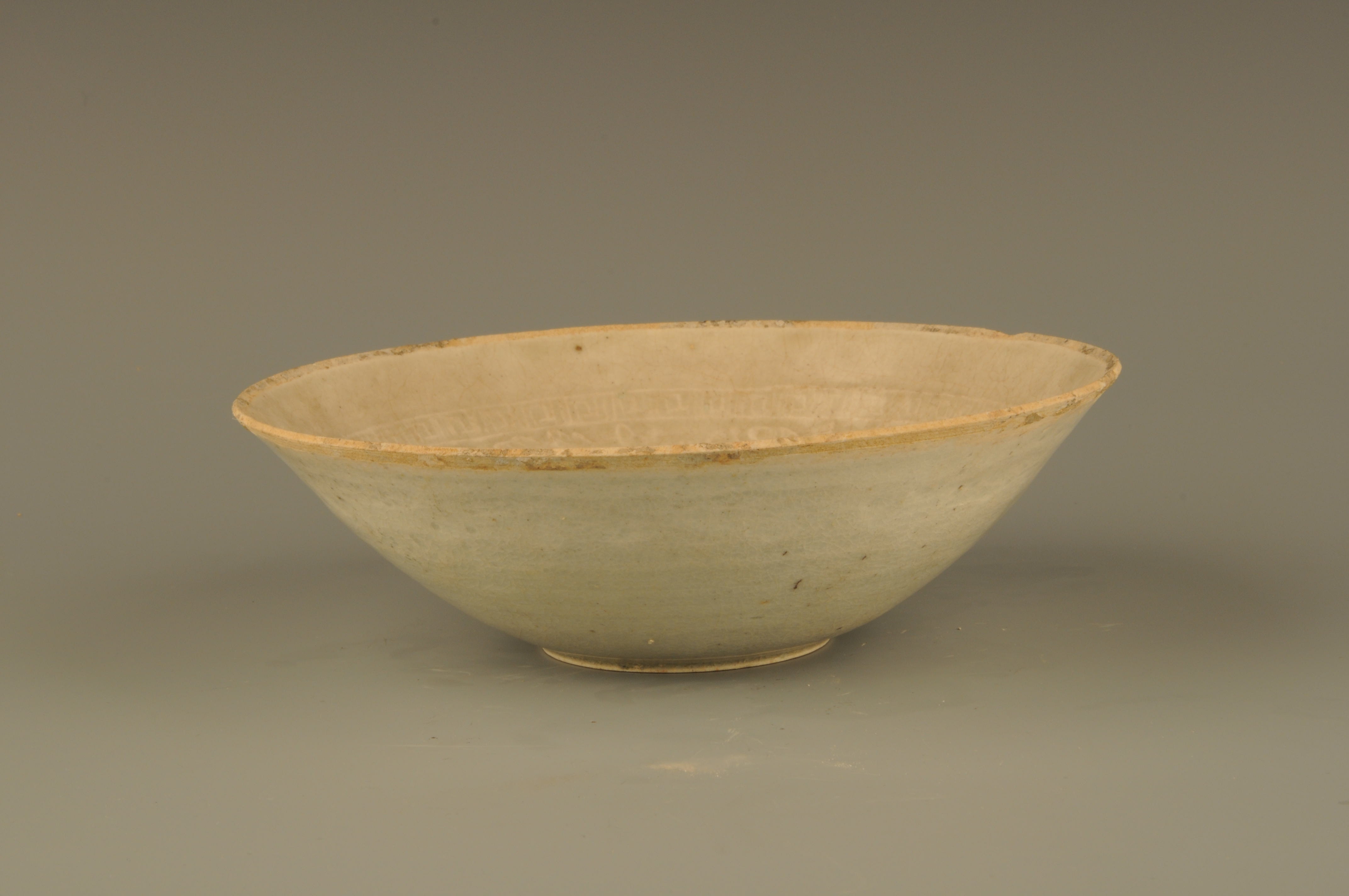 Bluish-white-glazed Mangkou bowl with flowers and double phoenix patterns of Song Dynasty